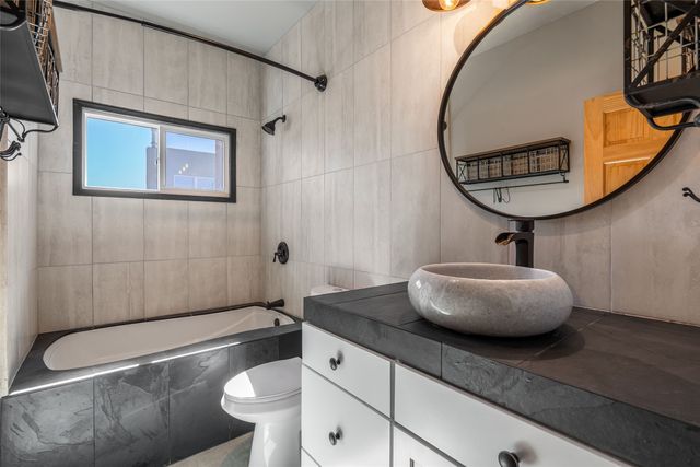 32 Calle Lemita, Santa Fe, NM 87507