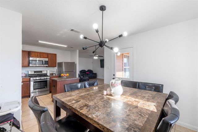 830 Paradise Road, Baytown, TX 77521