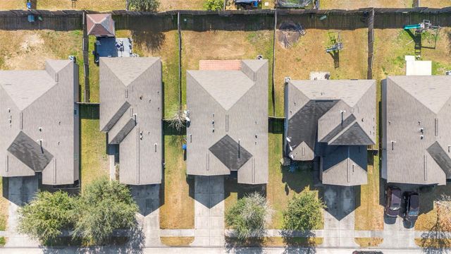 830 Paradise Road, Baytown, TX 77521