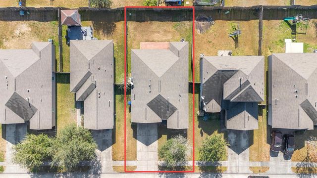 830 Paradise Road, Baytown, TX 77521