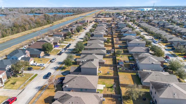 830 Paradise Road, Baytown, TX 77521