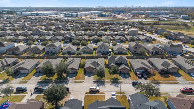 830 Paradise Road, Baytown, TX 77521