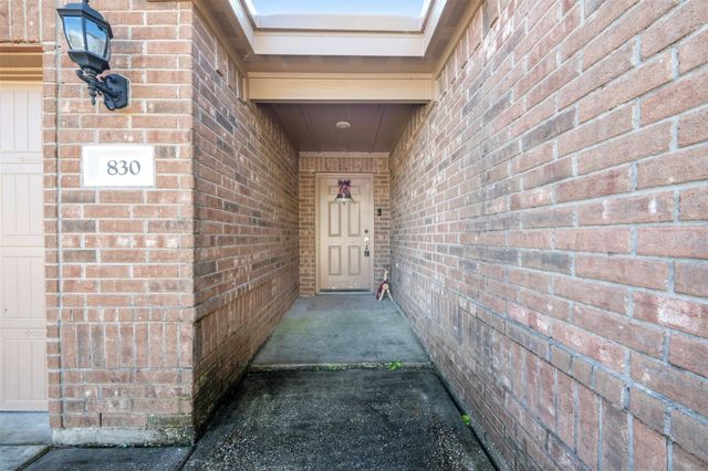 830 Paradise Road, Baytown, TX 77521