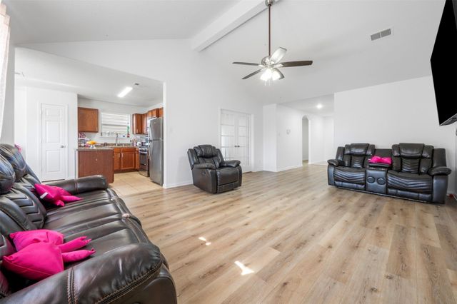 830 Paradise Road, Baytown, TX 77521