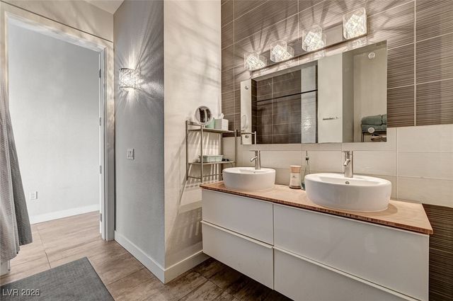 360 East Desert Inn Road 501, Las Vegas, NV 89109