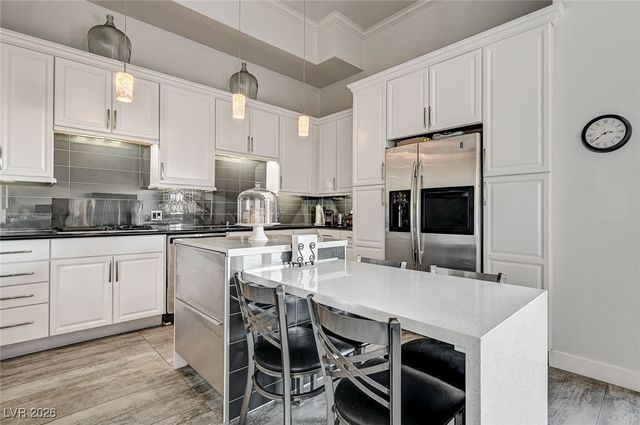 360 East Desert Inn Road 501, Las Vegas, NV 89109