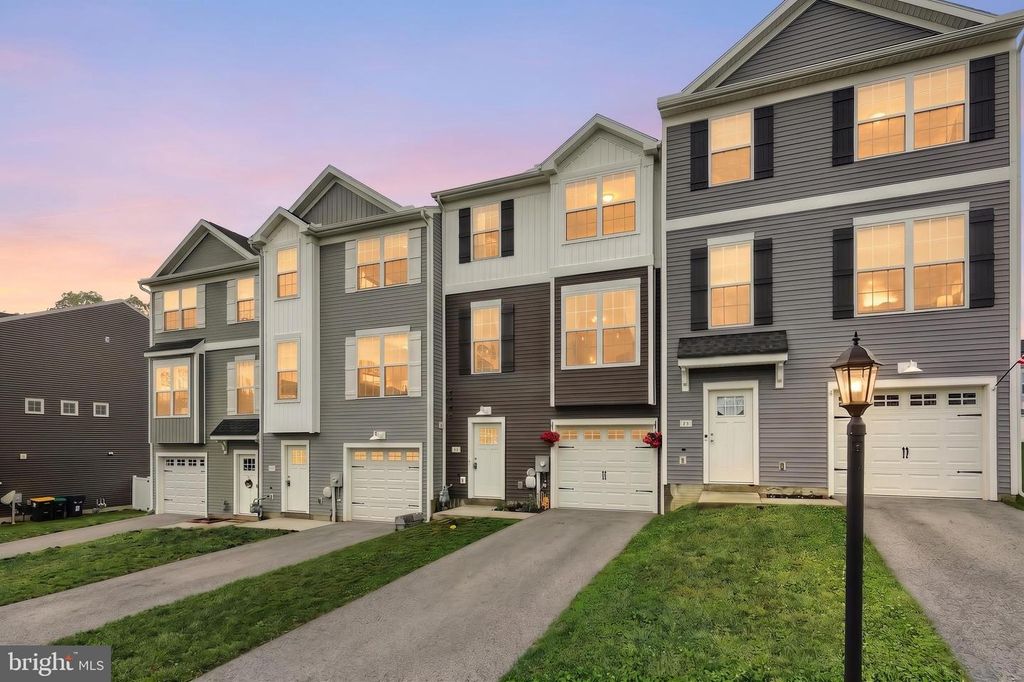 Image 1 of property listing at 63 OVERLOOK DR, Hanover, PA 17331