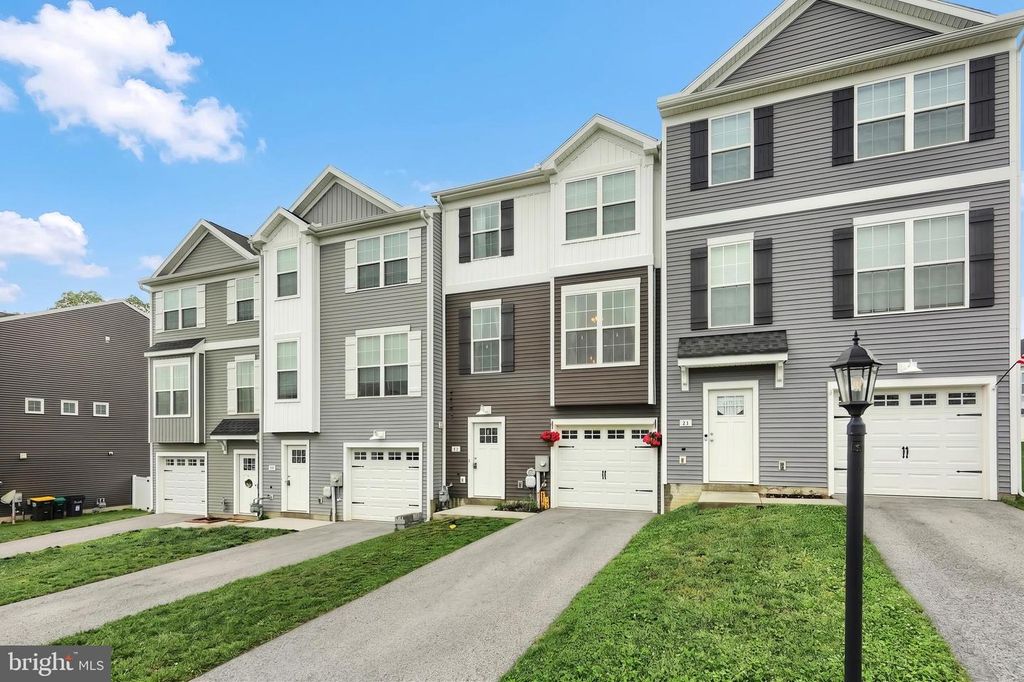 Image 28 of property listing at 63 OVERLOOK DR, Hanover, PA 17331