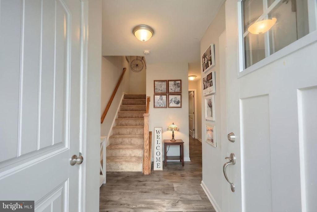 Image 3 of property listing at 63 OVERLOOK DR, Hanover, PA 17331