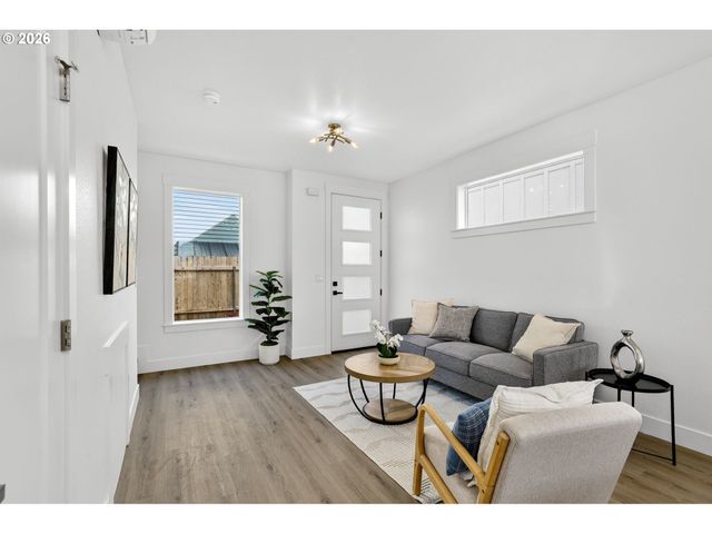 5228 Se Knapp, Portland, OR 97206