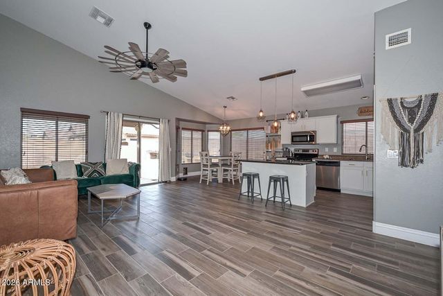 6406 W TETHER Trail, Phoenix, AZ 85083