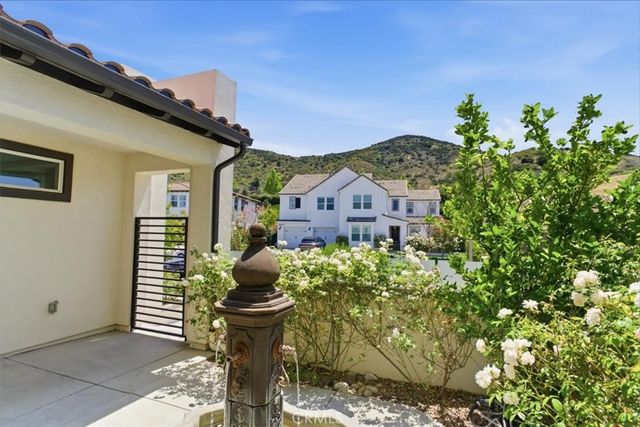 18723 Juniper Springs, Canyon Country, CA 91387