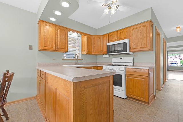 9804 S Springfield Avenue, Evergreen Park, IL 60805