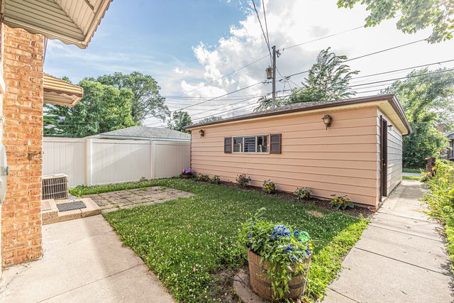 9804 S Springfield Avenue, Evergreen Park, IL 60805