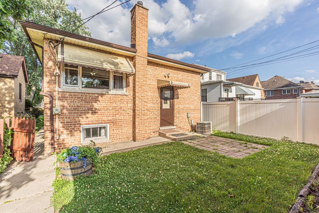 9804 S Springfield Avenue, Evergreen Park, IL 60805