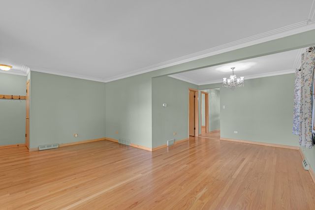 9804 S Springfield Avenue, Evergreen Park, IL 60805
