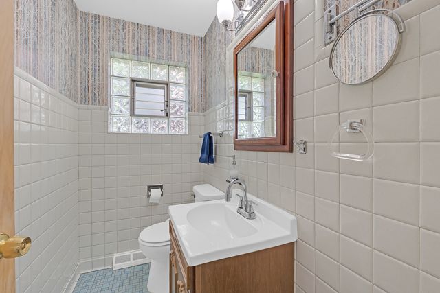9804 S Springfield Avenue, Evergreen Park, IL 60805
