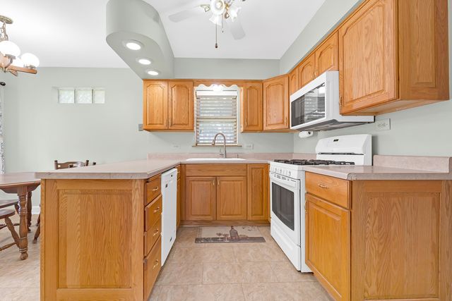 9804 S Springfield Avenue, Evergreen Park, IL 60805