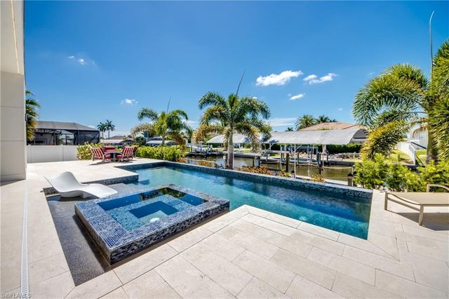 836 Miramar CT, Cape Coral, FL 33904