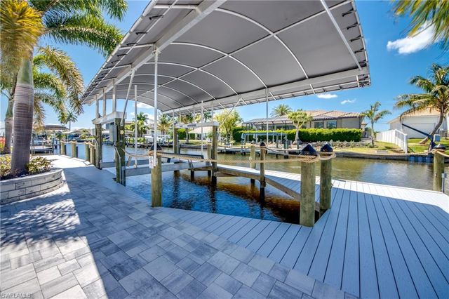 836 Miramar CT, Cape Coral, FL 33904