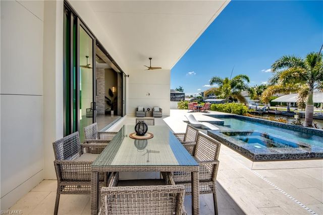 836 Miramar CT, Cape Coral, FL 33904