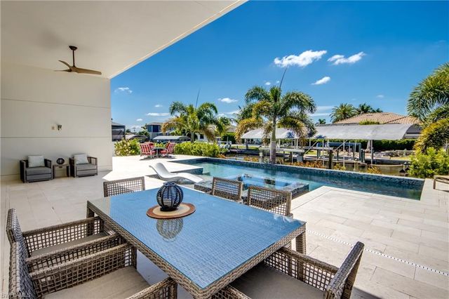 836 Miramar CT, Cape Coral, FL 33904