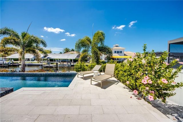 836 Miramar CT, Cape Coral, FL 33904