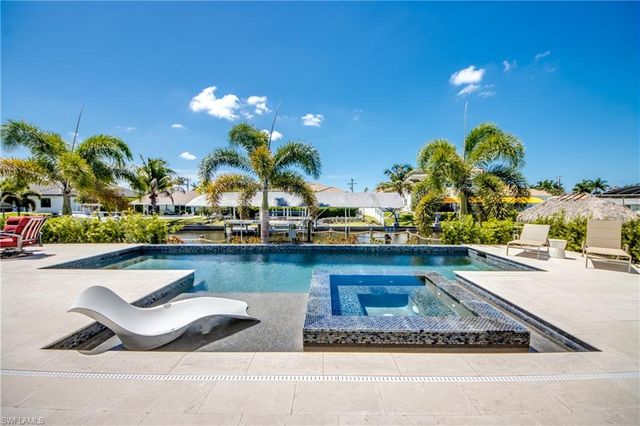 836 Miramar CT, Cape Coral, FL 33904