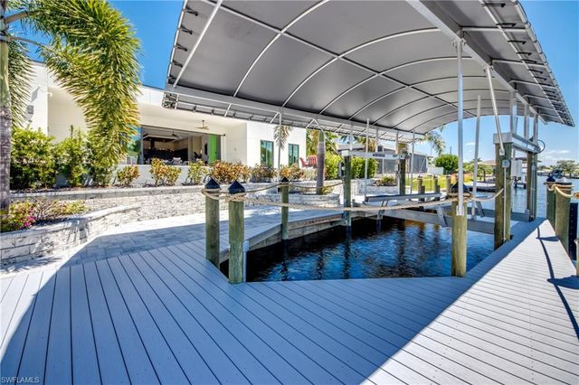 836 Miramar CT, Cape Coral, FL 33904