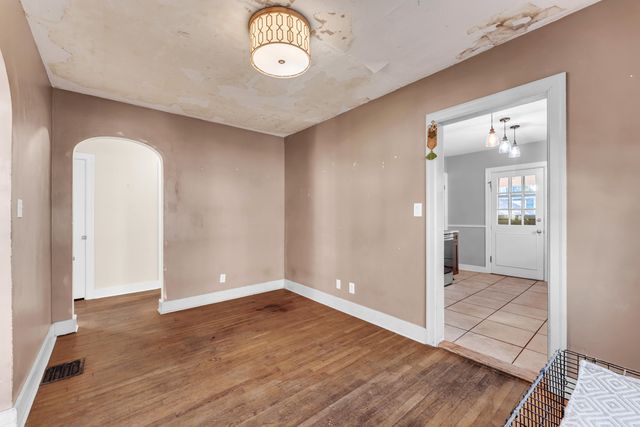 1607 N Washington Avenue, Springfield, MO 65803