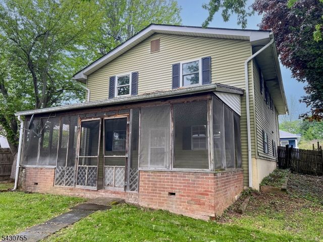 89 W Warren St, Washington Boro, NJ 07882
