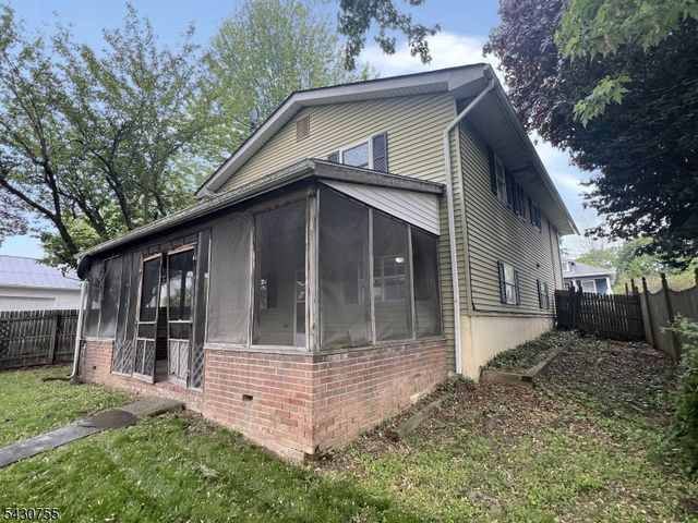 89 W Warren St, Washington Boro, NJ 07882