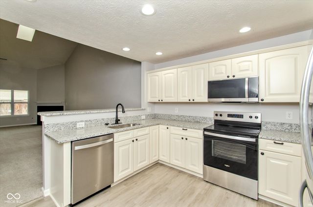 12140 Black Hills Drive, Fishers, IN 46038