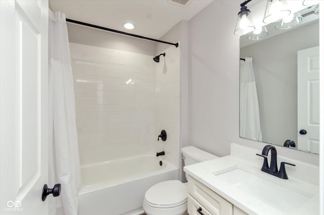 12140 Black Hills Drive, Fishers, IN 46038