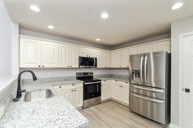 12140 Black Hills Drive, Fishers, IN 46038