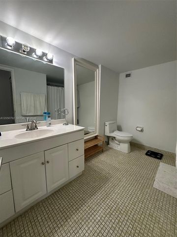 7928 W Dr 504 504, North Bay Village, FL 33141