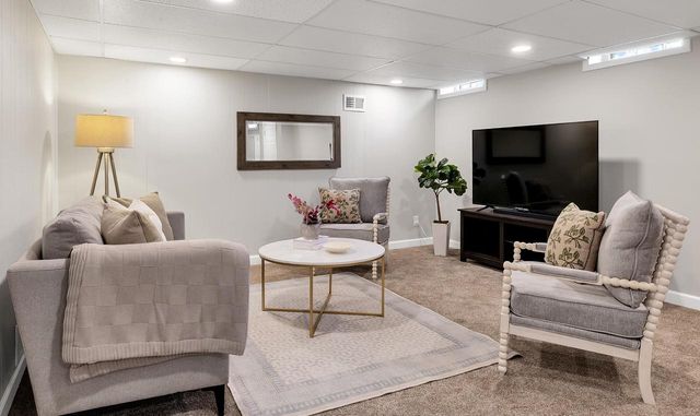 8975 N Santa Monica BOULEVARD, Bayside, WI 53217