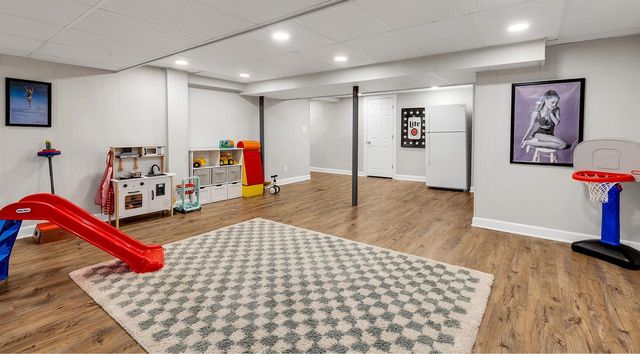 8975 N Santa Monica BOULEVARD, Bayside, WI 53217