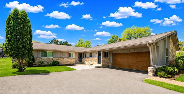 8975 N Santa Monica BOULEVARD, Bayside, WI 53217