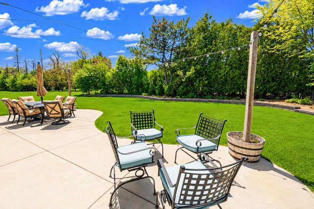 8975 N Santa Monica BOULEVARD, Bayside, WI 53217