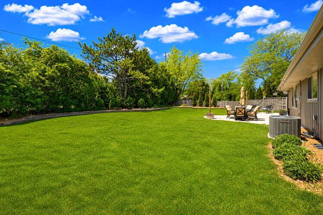 8975 N Santa Monica BOULEVARD, Bayside, WI 53217