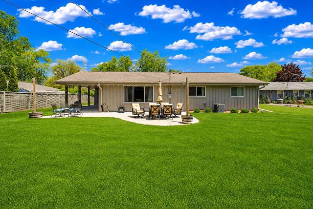 8975 N Santa Monica BOULEVARD, Bayside, WI 53217