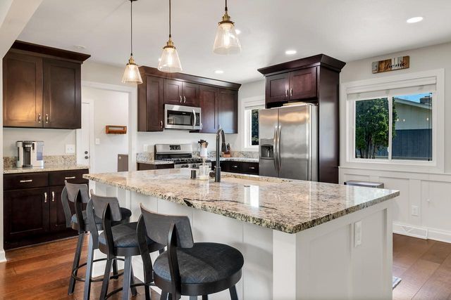 8975 N Santa Monica BOULEVARD, Bayside, WI 53217