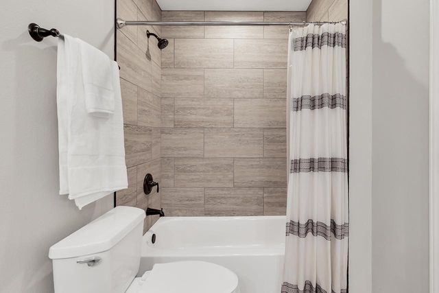 8975 N Santa Monica BOULEVARD, Bayside, WI 53217