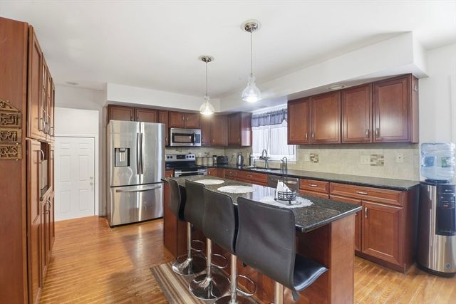 76 Kane Brothers Cir, Westfield, MA 01085