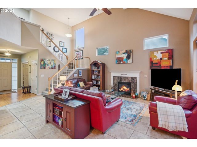 1676 Ne 2ND Ave, Hillsboro, OR 97124