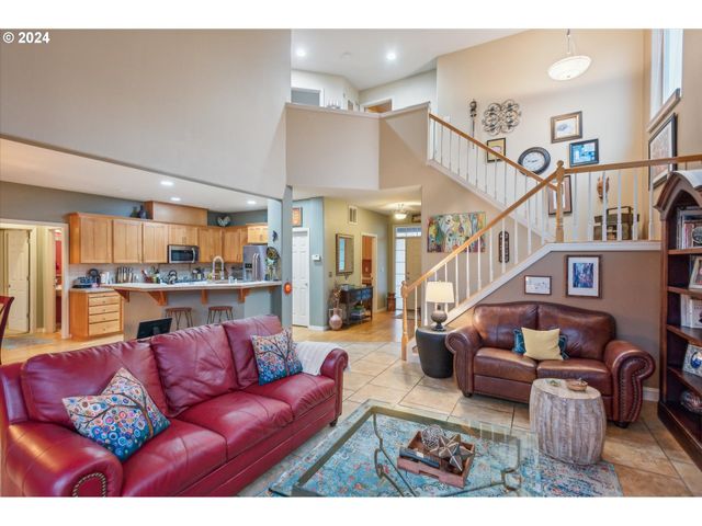 1676 Ne 2ND Ave, Hillsboro, OR 97124