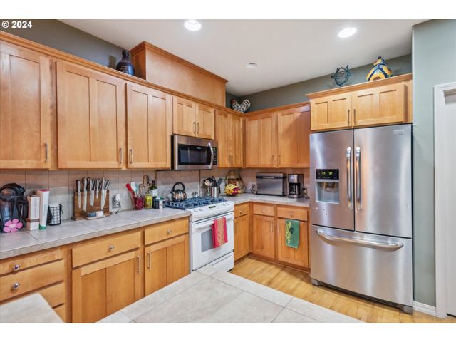 1676 Ne 2ND Ave, Hillsboro, OR 97124