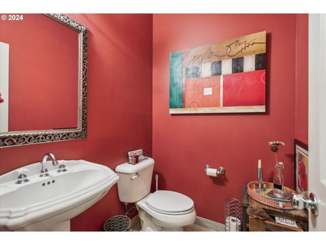 1676 Ne 2ND Ave, Hillsboro, OR 97124