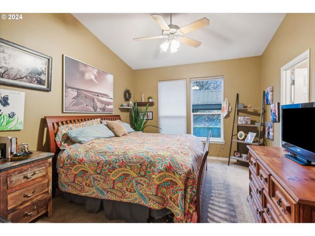 1676 Ne 2ND Ave, Hillsboro, OR 97124